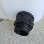 Prikaz uporabe Skoznika IBC50, izvrtina v posodi, vstavljen skoznik z ventilom - slika vstavljenega skoznika + adapter