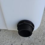 Prikaz uporabe Skoznika IBC50, izvrtina v posodi, vstavljen skoznik z ventilom - slika vstavljenega skoznika